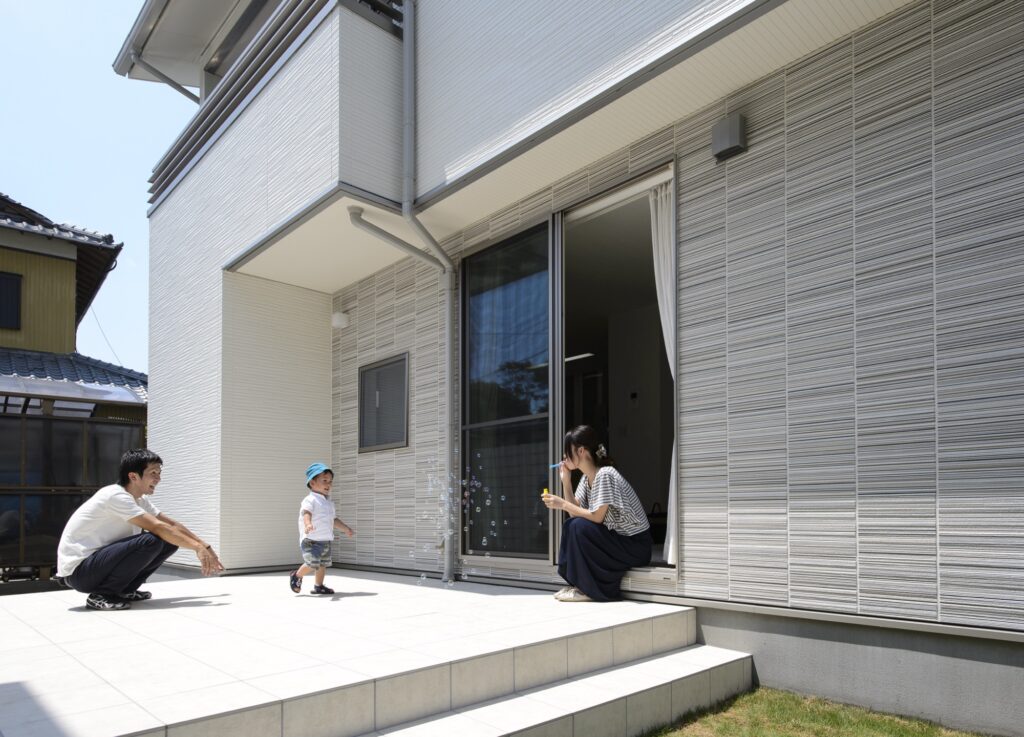 シンプルでナチュラルな家族そろって寛げる家