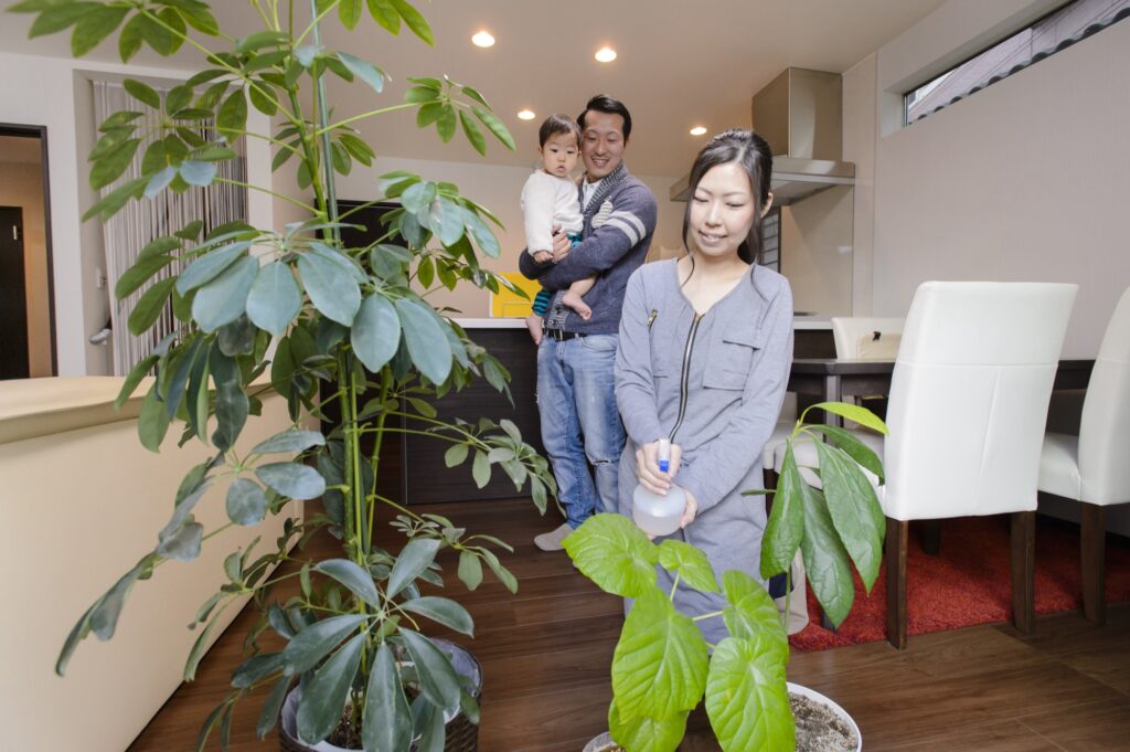 外観デザインに魅了され、壁紙や収納にこだわった家
